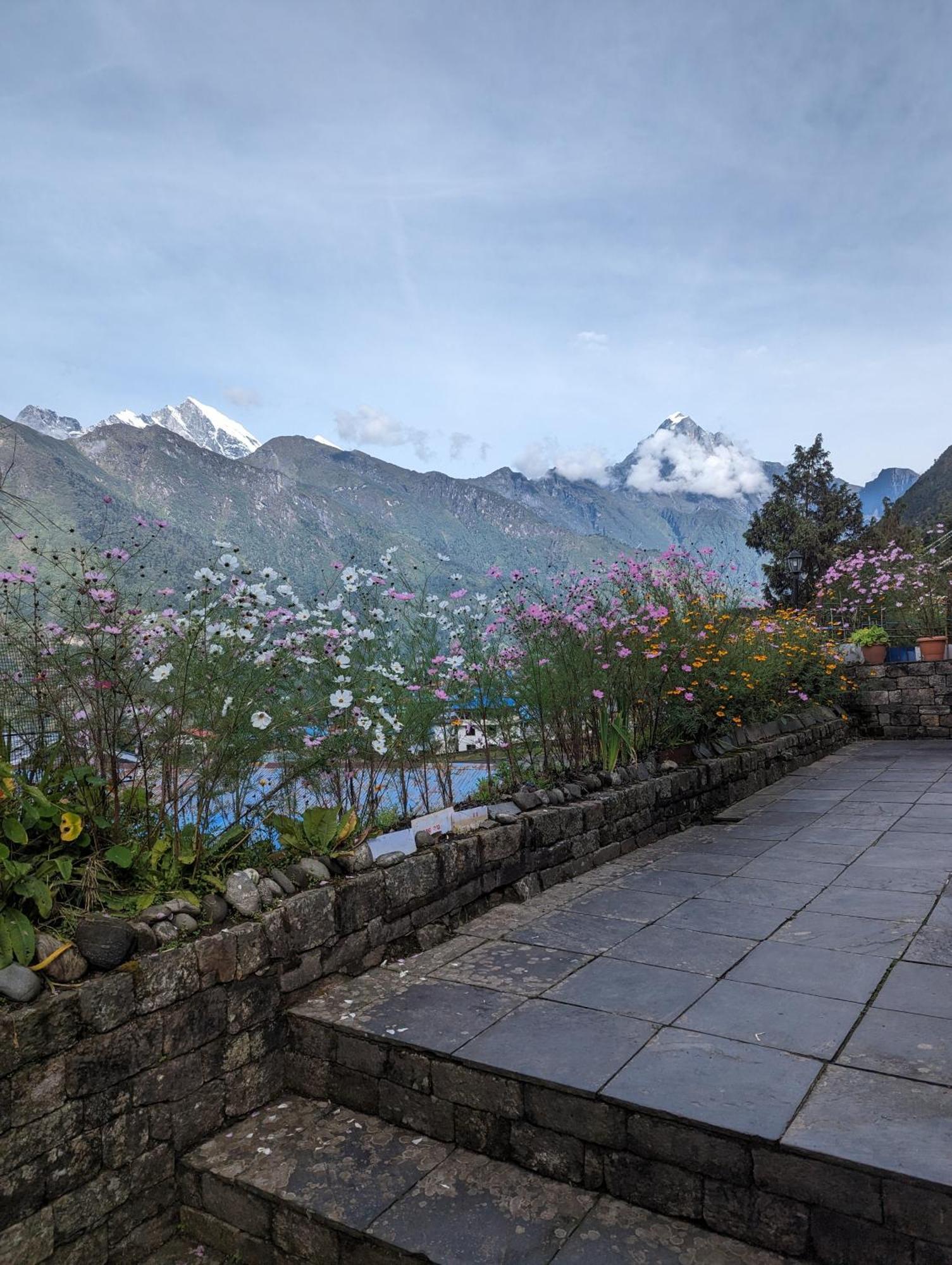 Lukla Himalaya Lodge Exterior photo